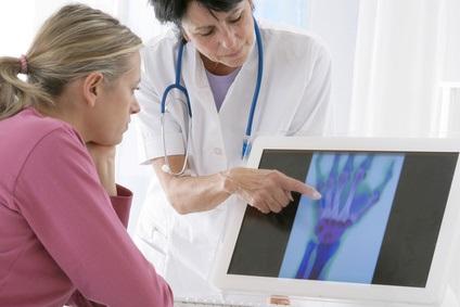 C'est un bilan alarmant qui révèle une augmentation considérable de l’incidence et donc la prévalence de l’arthrose post-ménopause (Visuel Fotolia 36348895) C'est un bilan alarmant qui révèle une augmentation considérable de l’incidence et donc la prévalence de l’arthrose post-ménopause (Visuel Fotolia 36348895)