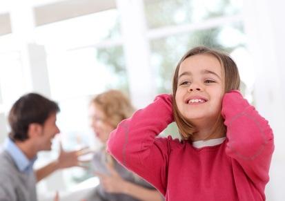 Des millions de personnes sont victimes de violence conjugale au cours de leur vie et les violences intra-familiales ont connu une forte hausse au cours des confinements (Visuel Fotolia 39147796)