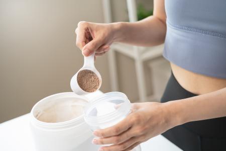  Avec les compléments alimentaires de pré-workout, vous pouvez booster les résultats de votre entraînement. (Visuel Adobe Stock ©  Pormezz 276085 via Rocketlinks)