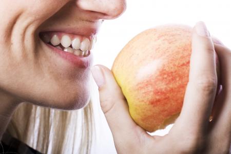 Des cellules détectrices de substances chimiques dans les gencives protègent la bouche contre les infections qui endommagent les tissus mous et détruisent l'os supportant les dents.