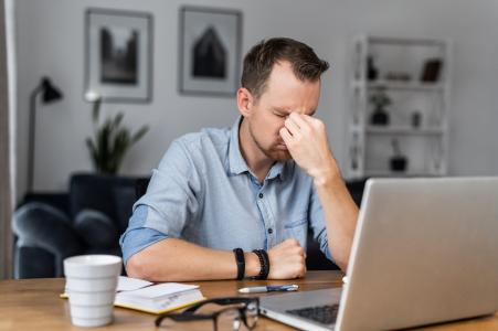 Également appelé épuisement professionnel, le burn-out peut toucher n'importe qui et entraîner de graves complications (Visuel feel-good.space)