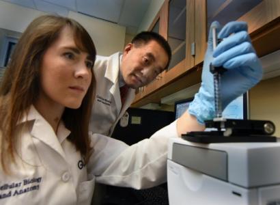 Les quelques mutations génétiques connues comme associées au glaucome n’expliquent qu’environ 10% des cas. Les quelques mutations génétiques connues comme associées au glaucome n’expliquent qu’environ 10% des cas.