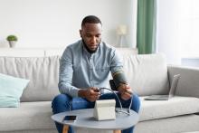 5 minutes d'exercice par jour permettent déjà de réduire la tension artérielle (Visuel Adobe Stock 413926567)