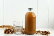 Le Jamu, une boisson indonésienne préparée à partir de plantes dont le gingembre Kencur, permet d’inhiber in vitro et in vivo, et de manière significative, la croissance des cellules cancéreuses (Visuel Adobe Stock 490034715)