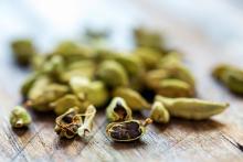 Ce fruit, séché, d’une plante de la famille des gingembres (zingibéracées), la cardamome, qui donne lieu à une épice mieux connue, révèle toute une gamme d'avantages pour la santé (Visuel Adobe Stock 82757569) Ce fruit, séché, d’une plante de la famille des gingembres (zingibéracées), la cardamome, qui donne lieu à une épice mieux connue, révèle toute une gamme d'avantages pour la santé (Visuel Adobe Stock 82757569)