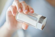 Un apport en sodium plus élevé pourrait plutôt augmenter le risque d’étourdissement. Un apport en sodium plus élevé pourrait plutôt augmenter le risque d’étourdissement.