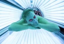 Les cabines de bronzage triplent le risque de mélanome, en causant d'importants dommages à l'ADN (Visuel Fotolia 61785973) Les cabines de bronzage triplent le risque de mélanome, en causant d'importants dommages à l'ADN (Visuel Fotolia 61785973)