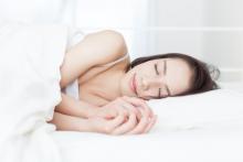 Un sommeil soit insuffisant, soit excessif durant les jours de semaines et le weekend est associé à un risque accru de décès prématuré par rapport à un sommeil constant de 6 à 7 heures par jour. Un sommeil soit insuffisant, soit excessif durant les jours de semaines et le weekend est associé à un risque accru de décès prématuré par rapport à un sommeil constant de 6 à 7 heures par jour.