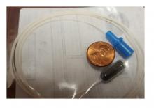 Il s’agit tout simplement d’une minuscule capsule de gélatine, d’une ficelle et d’une éponge de 2 centimètres Il s’agit tout simplement d’une minuscule capsule de gélatine, d’une ficelle et d’une éponge de 2 centimètres