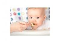 Les bébés nourris avec des aliments solides plus tôt dorment mieux Les bébés nourris avec des aliments solides plus tôt dorment mieux